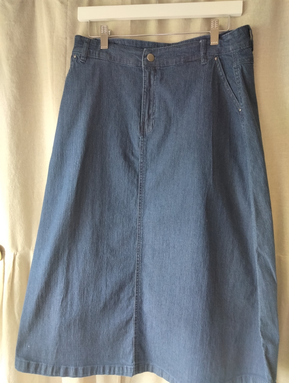 Southern Lady Denim Skirt in Medium Blue Wash; Size 8